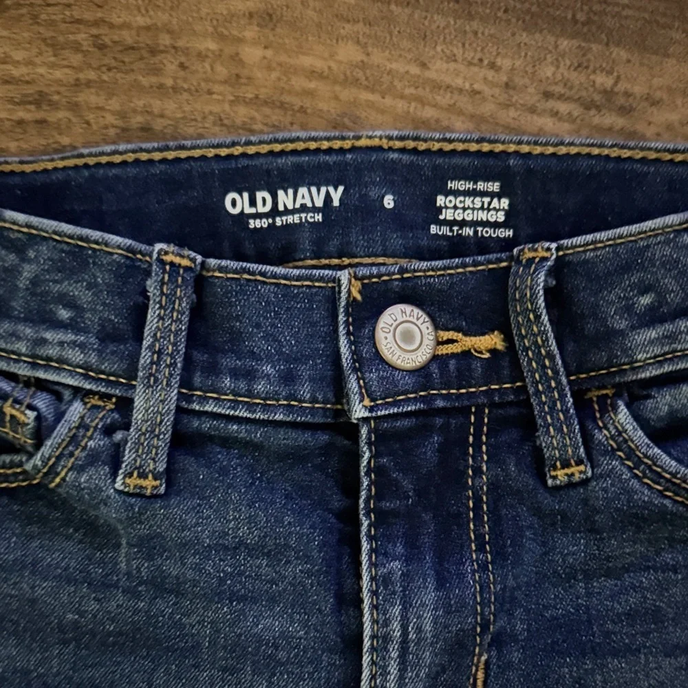 Girl’s Blue Jeans rockstar size 6